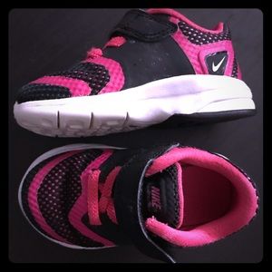 Black and Pink Girls toddler 5c tennis shoes